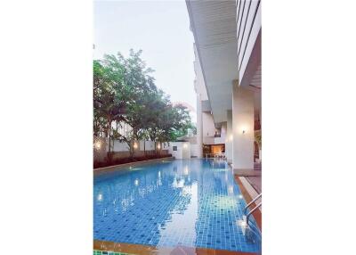 Newly Renovated High-Floor 2Beds / 2 Baths Condo with City Views - Near BTS Phloen Chit - 12 Mins Walk