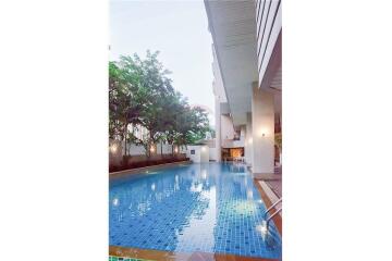 Newly Renovated High-Floor 2Beds / 2 Baths Condo with City Views - Near BTS Phloen Chit - 12 Mins Walk