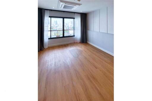 Newly Renovated High-Floor 2Beds / 2 Baths Condo with City Views - Near BTS Phloen Chit - 12 Mins Walk