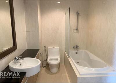 Spacious 2 Bedroom Condo near BTS Nana in Sukhumvit