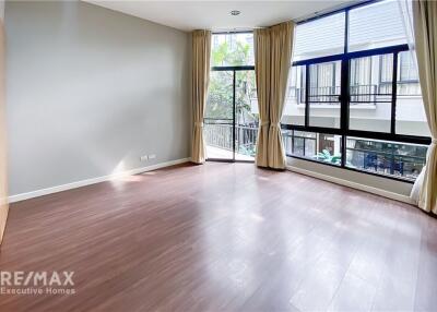 Luxurious 3 Bedroom Detached House with Pool Access in Thonglor