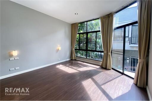 Luxurious 3 Bedroom Detached House with Pool Access in Thonglor