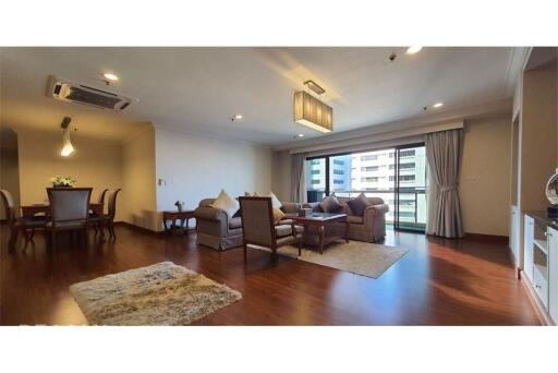 Classic Style Pet-Friendly Condo with Shuttle Service in Asoke