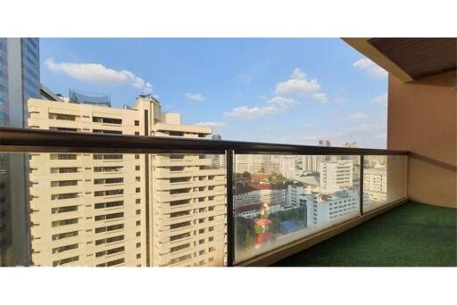 Classic Style Pet-Friendly Condo with Shuttle Service in Asoke