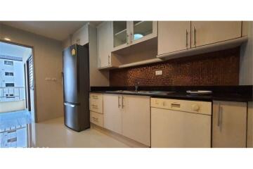 Classic Style Pet-Friendly Condo with Shuttle Service in Asoke