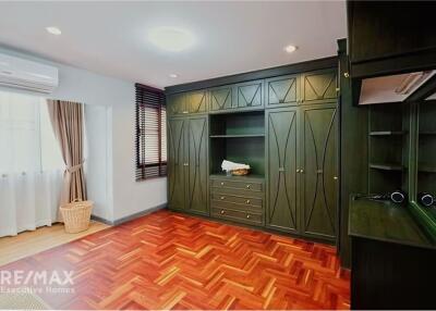 Spacious 4 Bedroom Townhouse for Rent in Thonglor