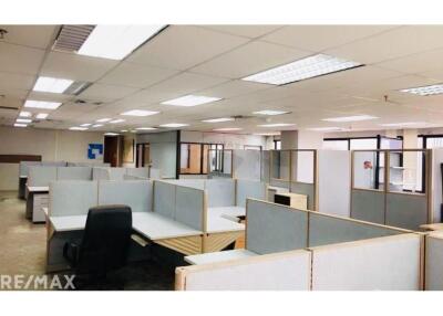 225 sqm office space for rent, high floor Suk 19