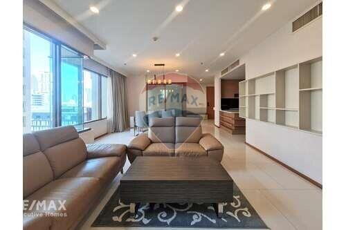 Spacious 3-Bedroom Condo with Maid