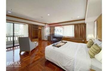 Luxurious 4-Bedroom Condo with Incredible Facilities in Phrom Phong