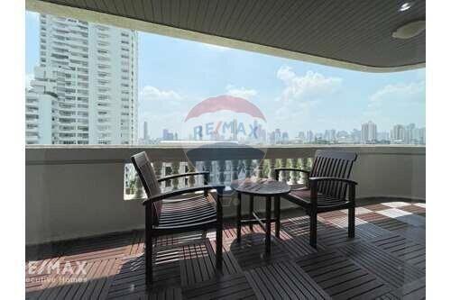 Luxurious 4-Bedroom Condo with Incredible Facilities in Phrom Phong