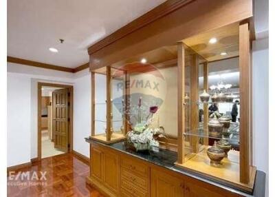 Luxurious 4-Bedroom Condo with Incredible Facilities in Phrom Phong