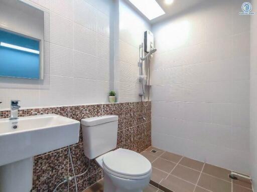 Modern bathroom with mosaic tiling and white fixtures