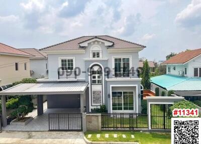 Elegant two-story house with well-maintained lawn and driveway