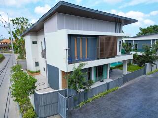6 Bedrooms House in 98 Lake Ville Mabprachan East Pattaya H011529