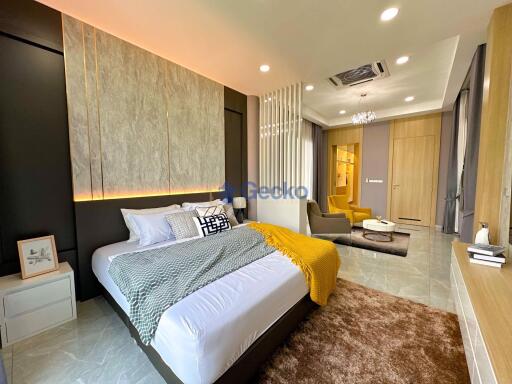 6 Bedrooms House in 98 Lake Ville Mabprachan East Pattaya H011529