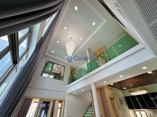 6 Bedrooms House in 98 Lake Ville Mabprachan East Pattaya H011529