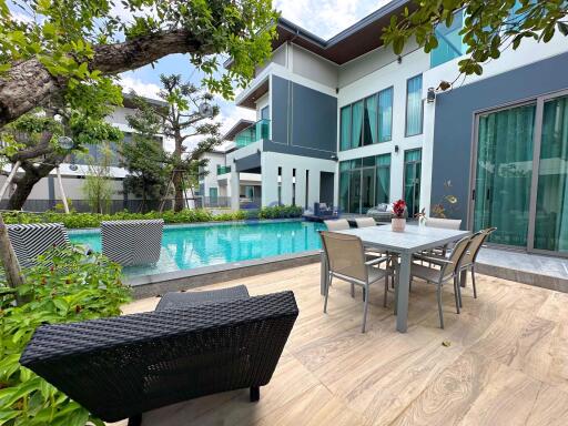 6 Bedrooms House in 98 Lake Ville Mabprachan East Pattaya H011529