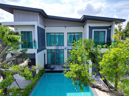 6 Bedrooms House in 98 Lake Ville Mabprachan East Pattaya H011529