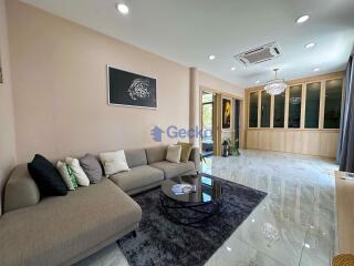 6 Bedrooms House in 98 Lake Ville Mabprachan East Pattaya H011529