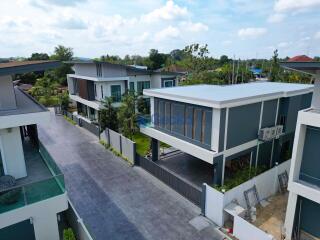 6 Bedrooms House in 98 Lake Ville Mabprachan East Pattaya H011529