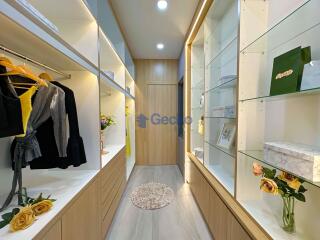 680 ตรม., 6 ห้องนอน, 8 ห้องน้ำ บ้าน ราคา ฿ 49,800,000