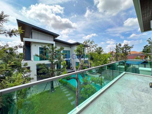 6 Bedrooms House in 98 Lake Ville Mabprachan East Pattaya H011529