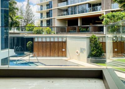 The Pine : 1 Bedroom Pool View Condo