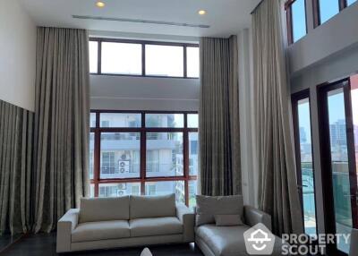 3-BR Condo at The Crest Ruamrudee near BTS Phloen Chit