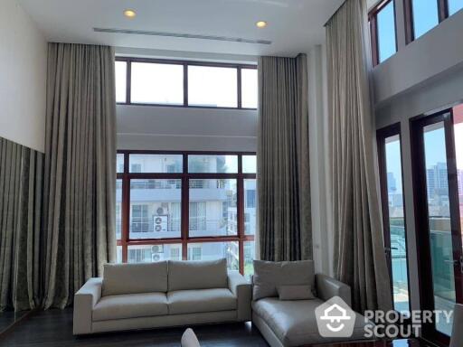 3-BR Condo at The Crest Ruamrudee near BTS Phloen Chit