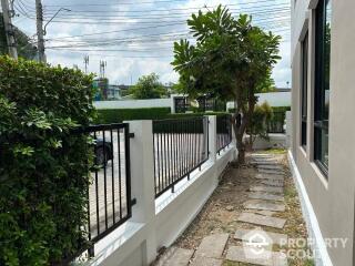 3-BR Townhouse at Bless Town Sukhumvit 50 near BTS On Nut