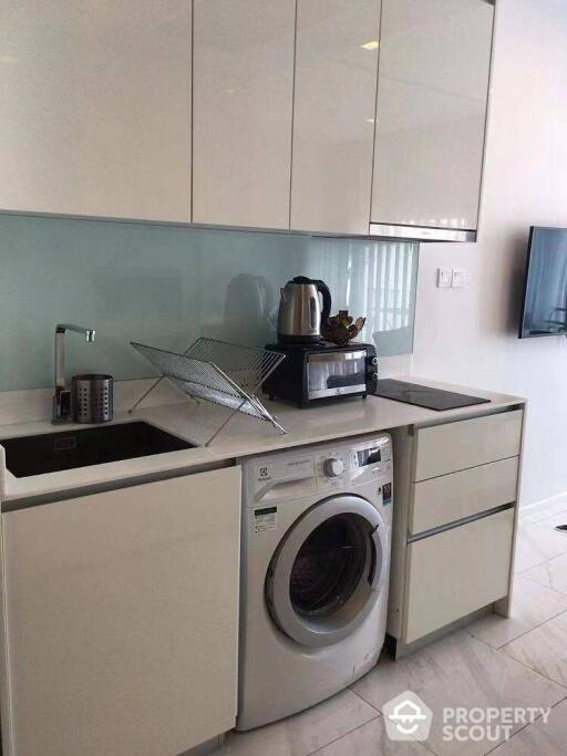 1-BR Condo at Hyde Sukhumvit 11 near BTS Nana