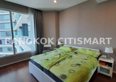 Condo at Menam Residences for rent