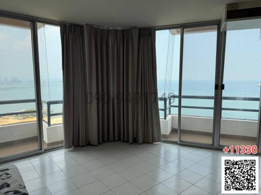 Bedroom with sea view and balcony access through sliding glass doors