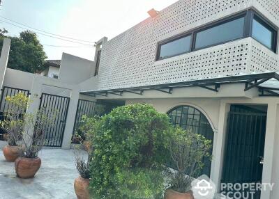 4-BR House near MRT Sutthisan