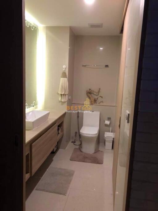 2 Bedrooms Condo in The Riviera Jomtien Jomtien C011790