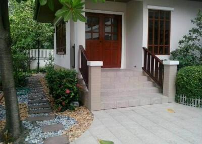 Spacious 3 Bedroom House For Rent in Phra Khanong