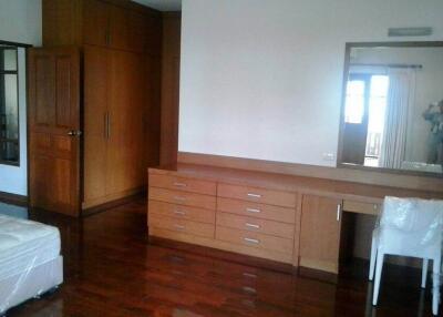 Spacious 3 Bedroom House For Rent in Phra Khanong