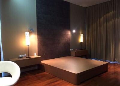 Domus  Spacious 2 Bedroom Luxury Condo in Asoke