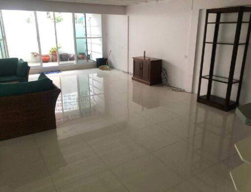 2 Bedroom Townhouse in Sathorn For Rent And Sale
