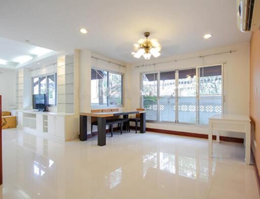 JSK Mansion  4 Bedroom House For Rent in Thonglor