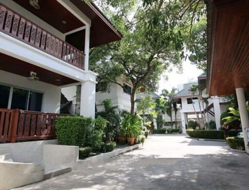 JSK Mansion  4 Bedroom House For Rent in Thonglor