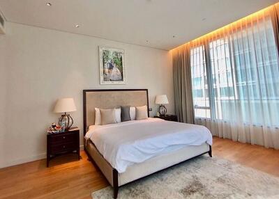 Sindhorn Residence  2 Bed Condo For Rent