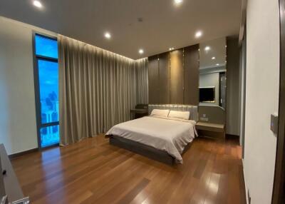 Q Sukhumvit  3 Bedroom Luxury Condo in Nana