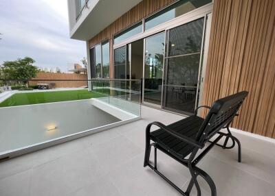 Vive Rama 9  3 Bedroom Luxury House For Sale