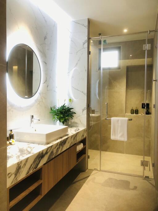 Modern bathroom with marble finishing and walk-in shower