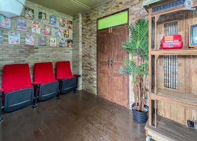 Cozy entrance hall with brick wall accent and comfortable seating