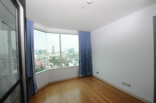 Condo for Sale at Watermark Chao Phraya