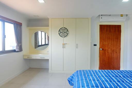 คอนโดนี้ มีห้องนอน 2 ห้องนอน  อยู่ในโครงการ คอนโดมิเนียมชื่อ Nirvana Place 