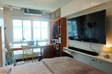 1 bedroom Condo in The Winner Pratumnak