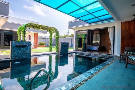 5 ห้องนอน บ้าน สำหรับขาย ใน พัทยาตะวันออก - Baan Mae Pool Villa 1